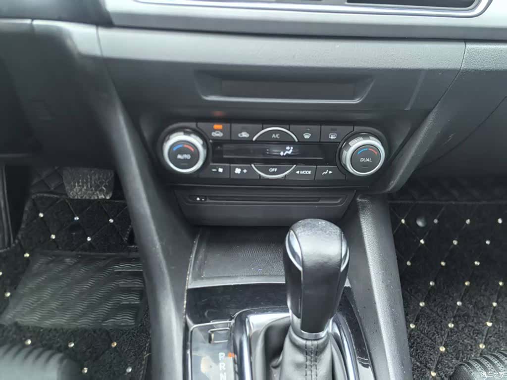 Mazda Mazda3, 2015 13