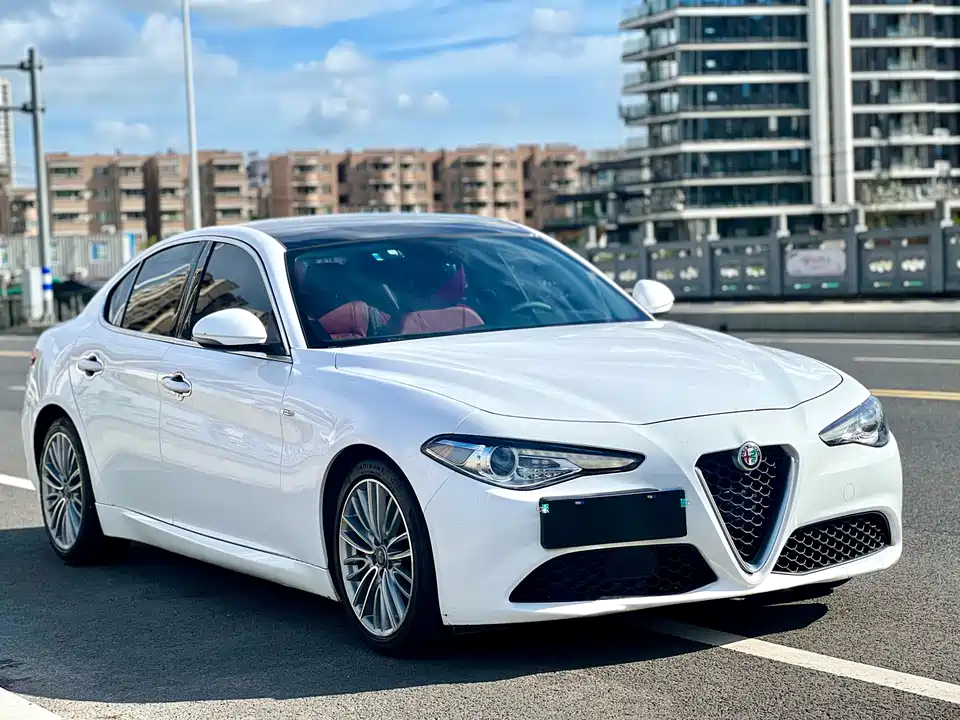 Alfa Romeo Giulia Alfa Romeo Giulia