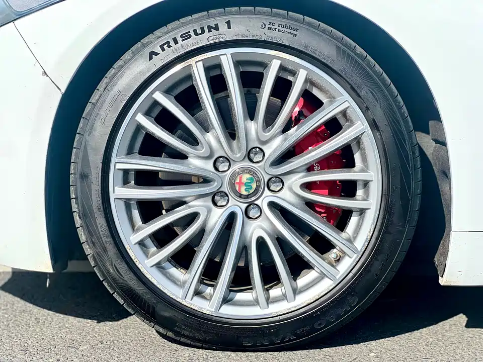 Alfa Romeo Giulia Alfa Romeo Giulia