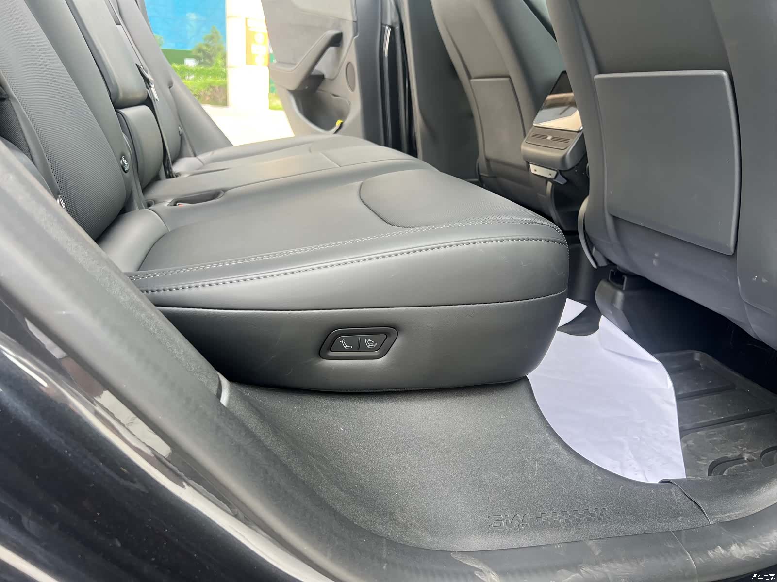 Tesla Model Y, 2025 14