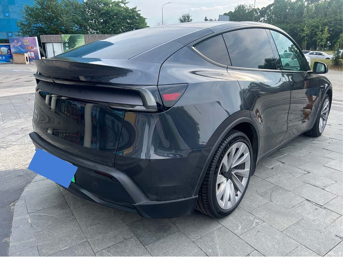 Tesla Model Y, 2025 4