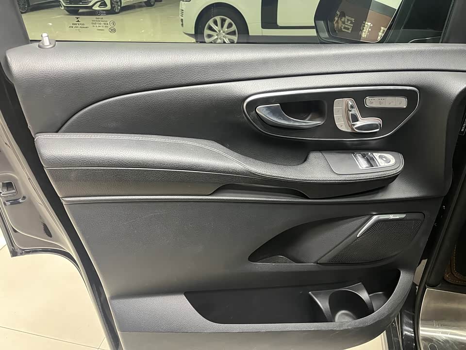 Mercedes-Benz V-class