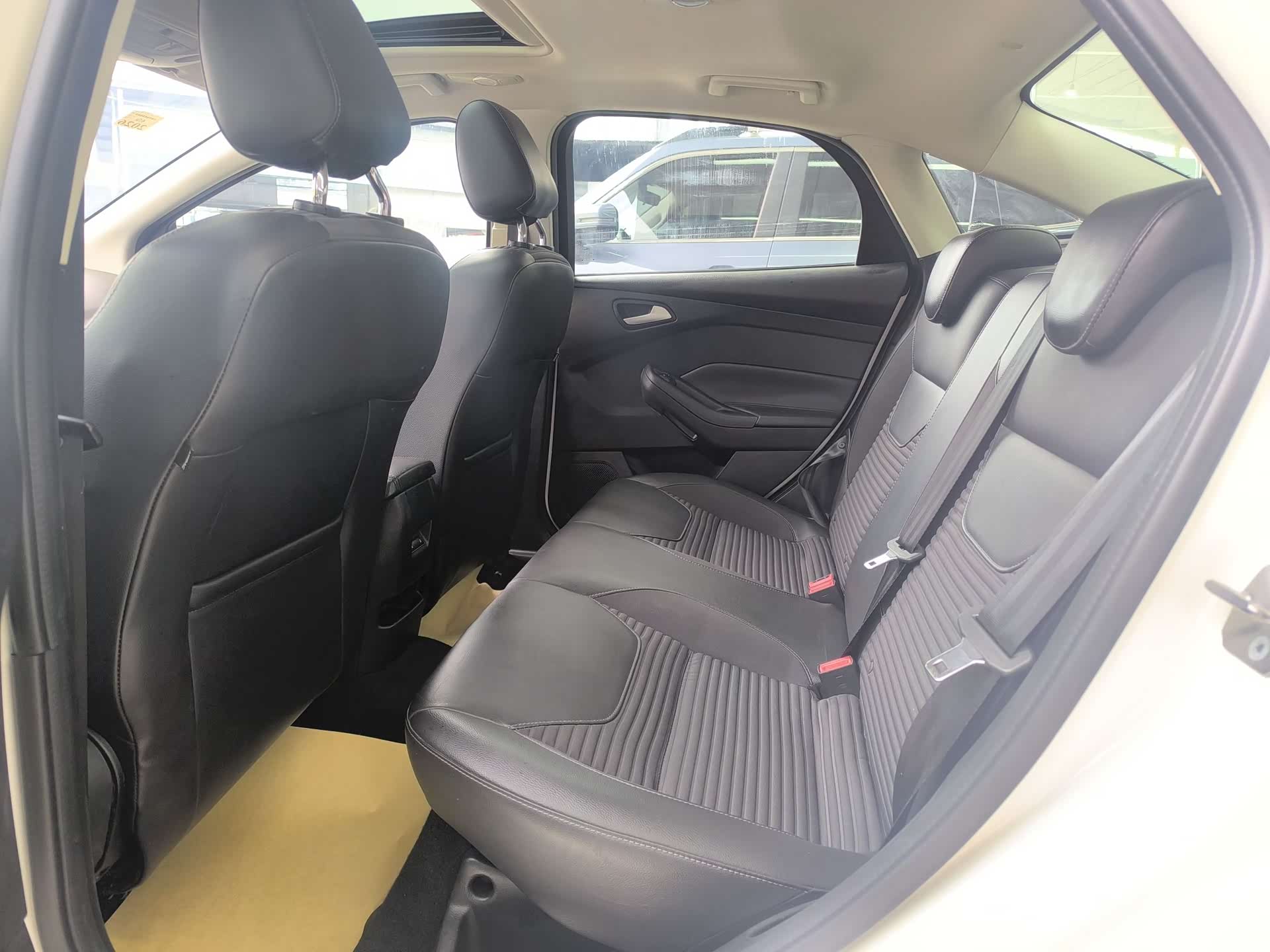 Ford Focus, 2018 все фото