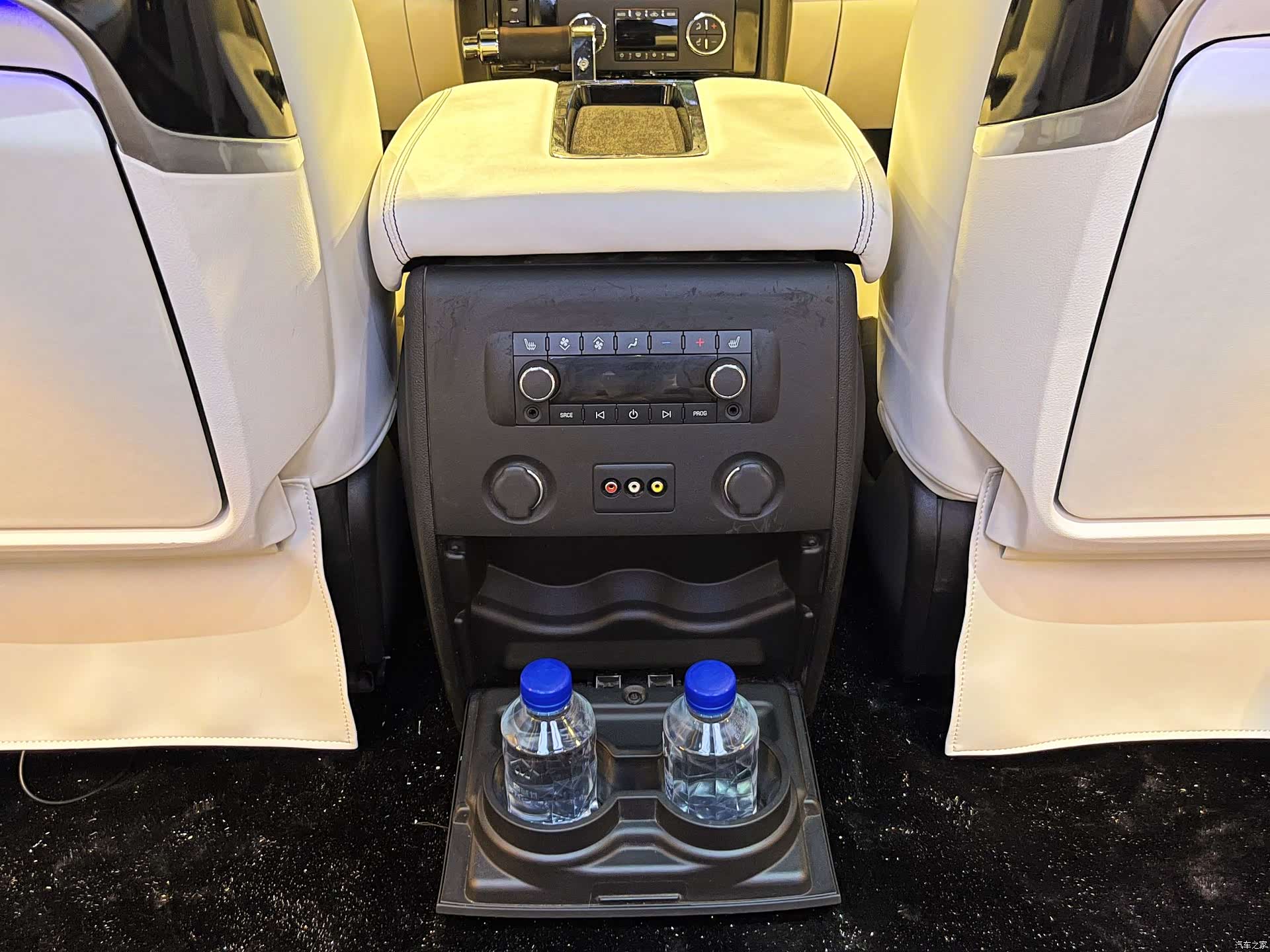 Hummer H2, 2016 35