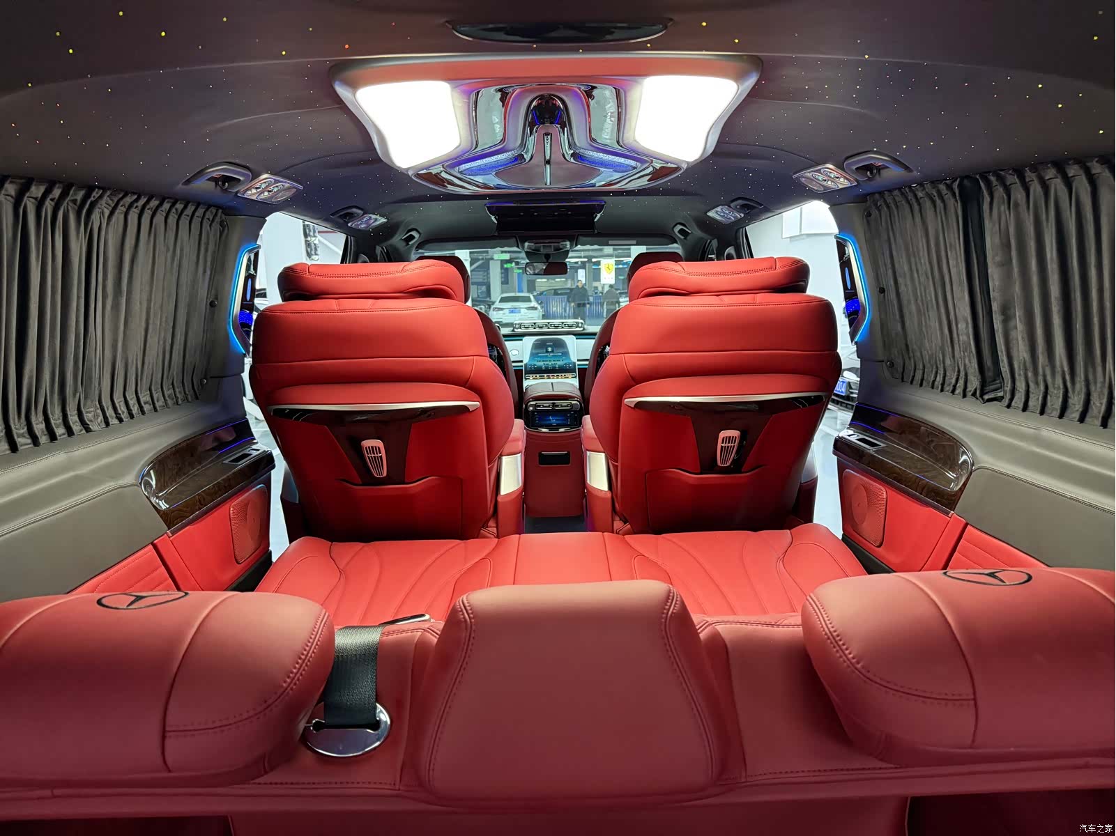 Mercedes-Benz 7, 2021 11