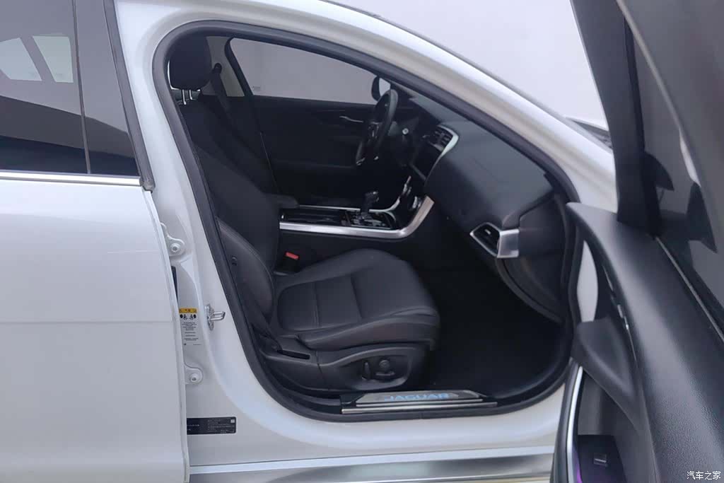 Land Rover XEL, 2020 8