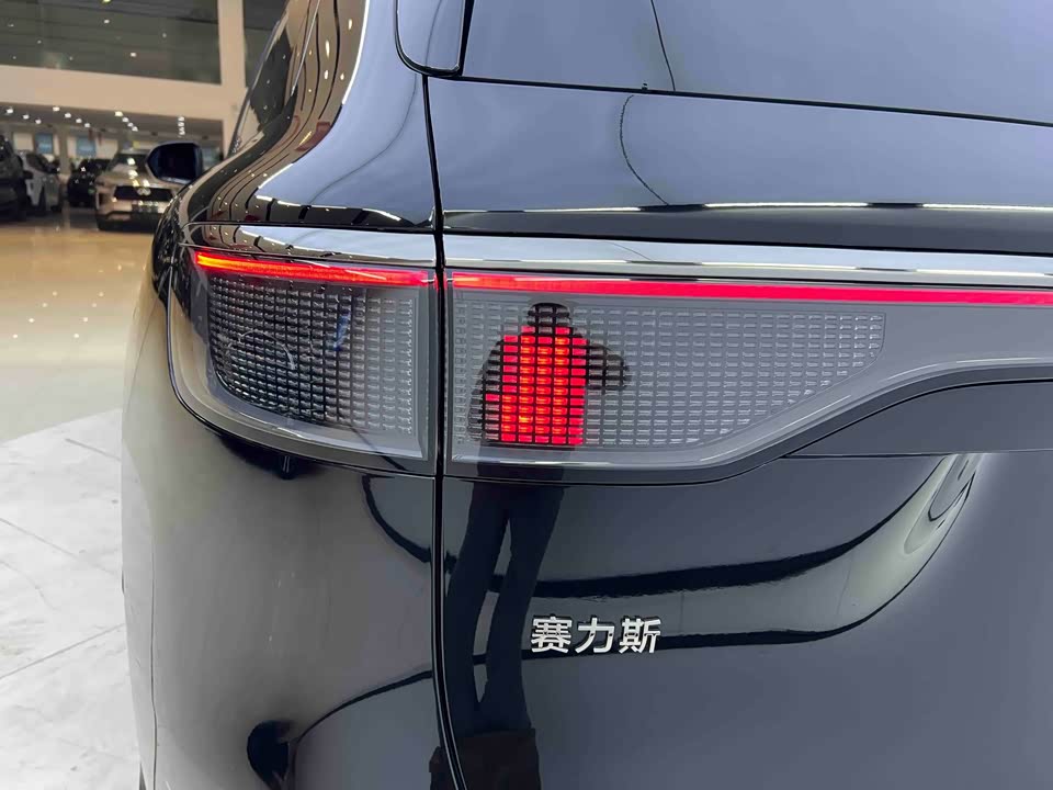 AITO Ask the world M8