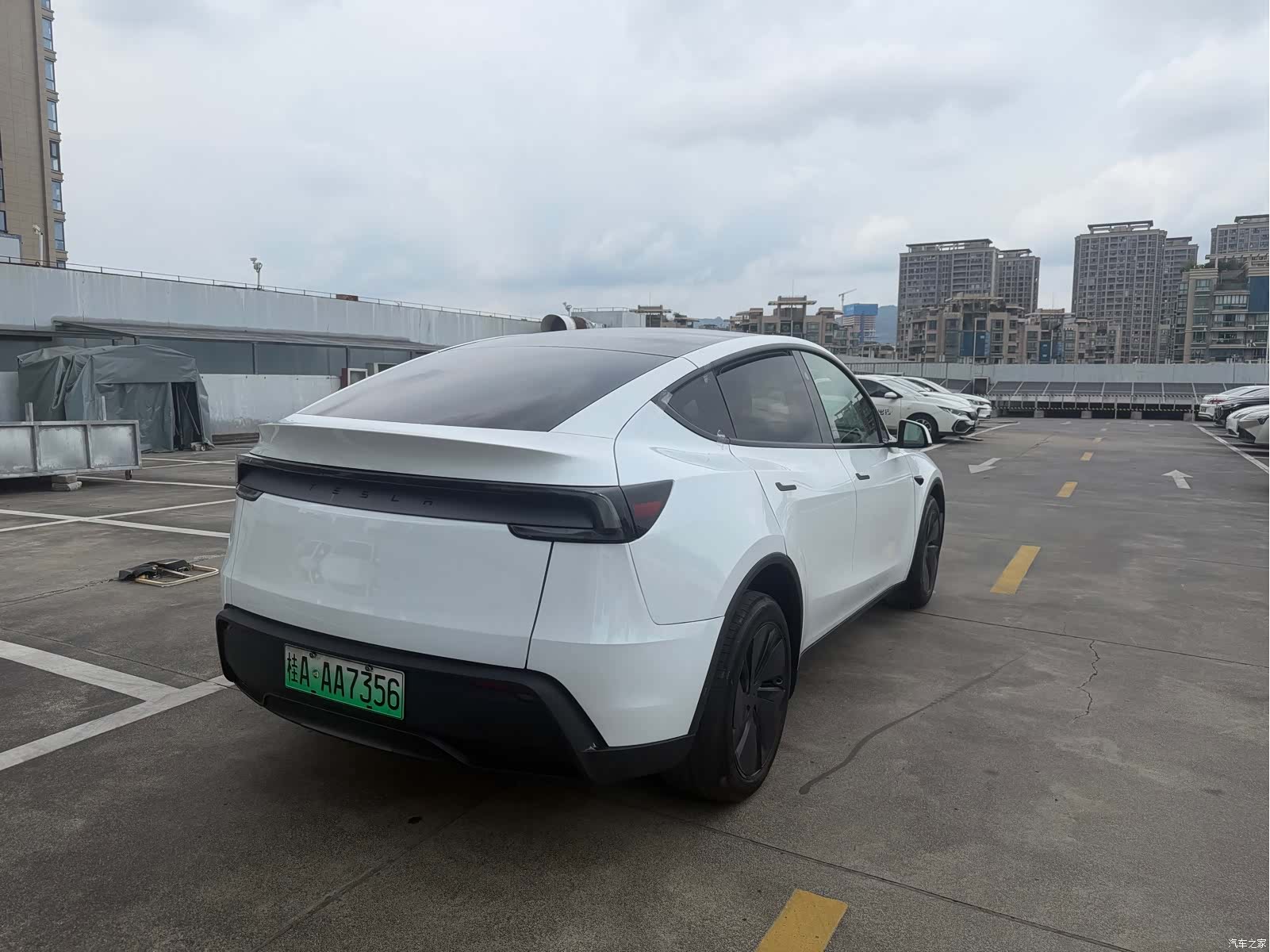 Tesla Model Y, 2025 8