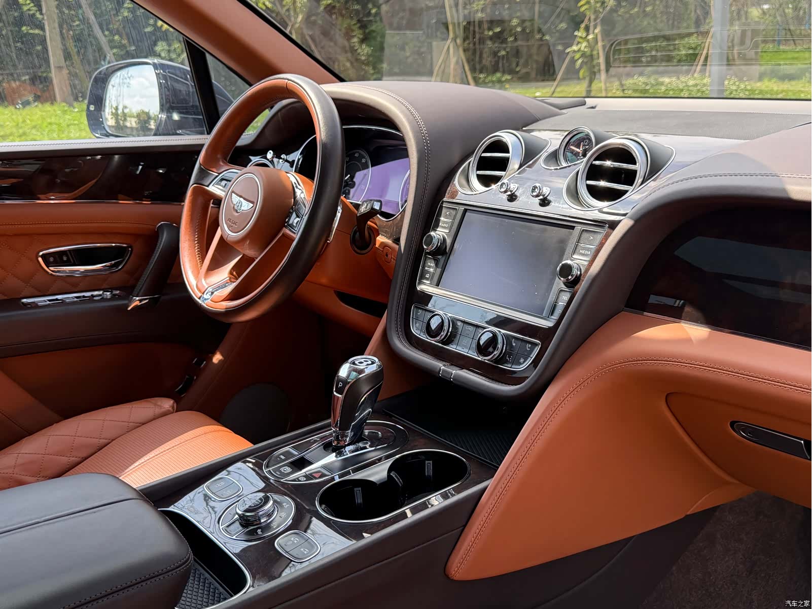 Bentley Bentayga, 2016 все фото
