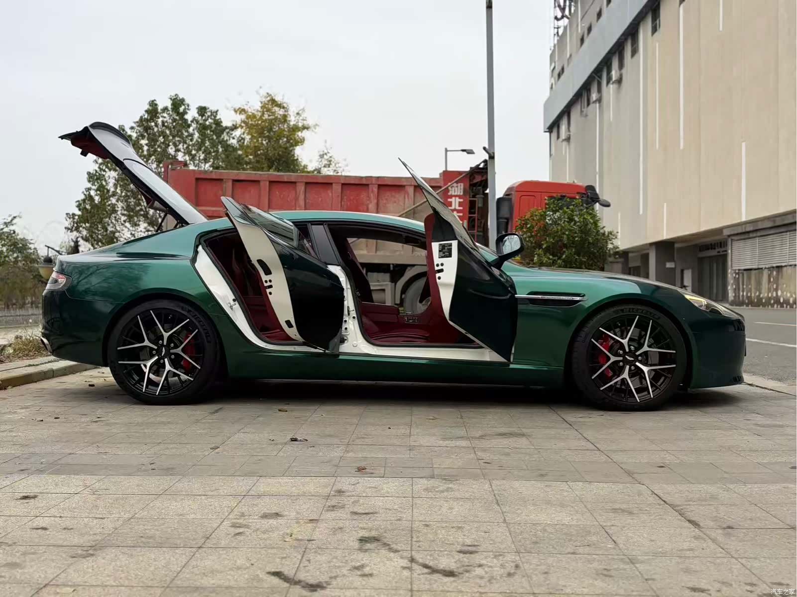 Aston Martin Rapide, 2019 все фото