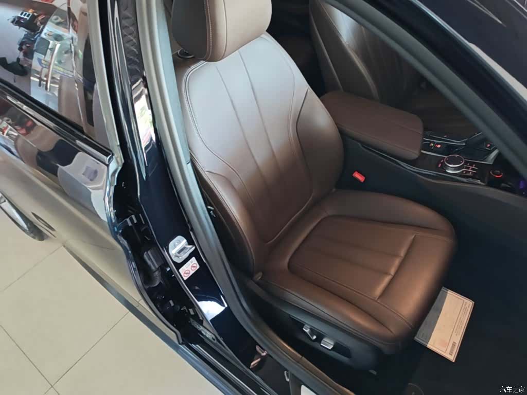 BMW 5 Series, 2019 25
