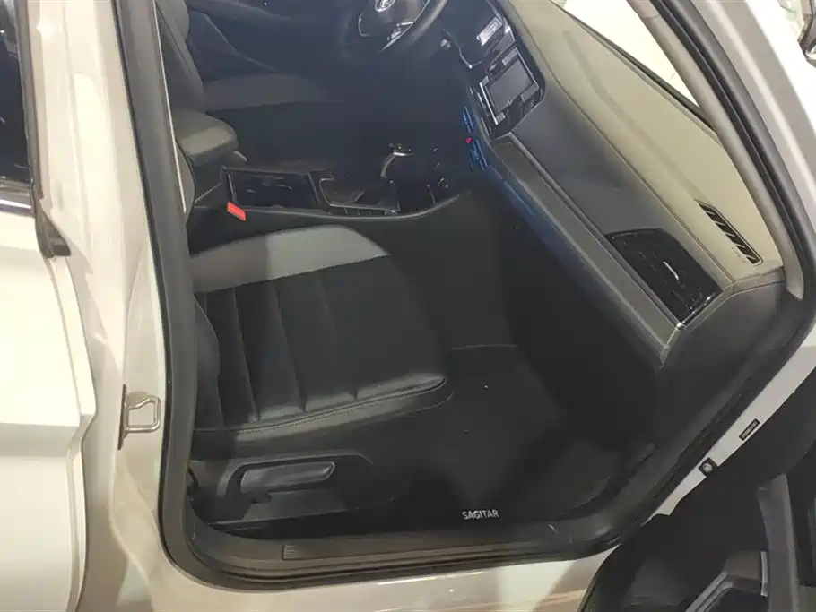 Volkswagen Sagitar