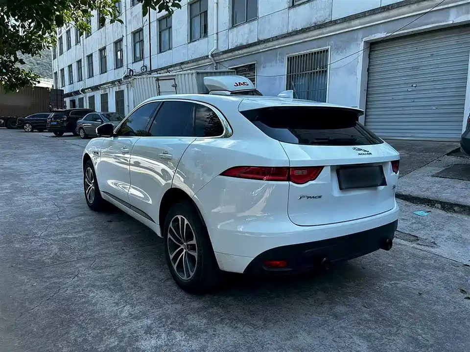 Jaguar F-PACE