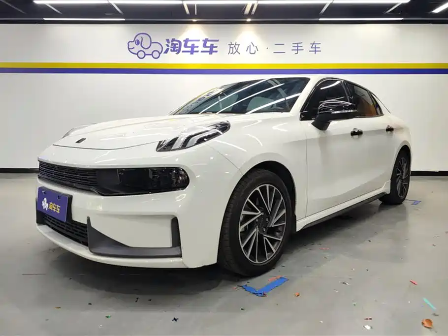 Lynk & Co 03