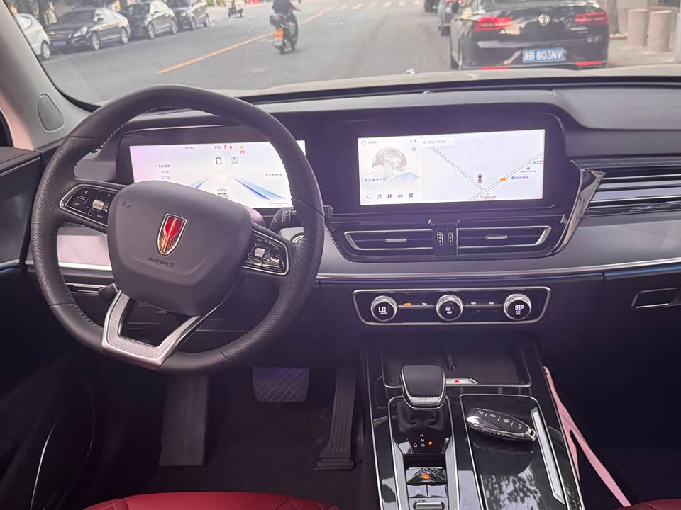 Hongqi HS5