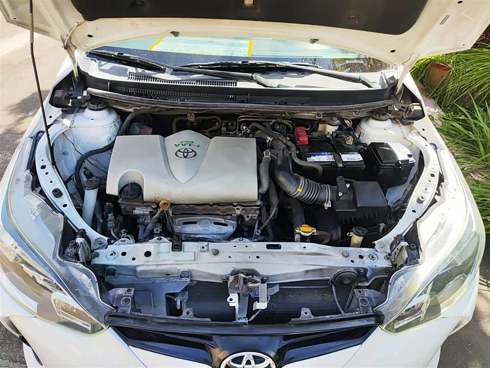 Toyota YARiS L to enjoy