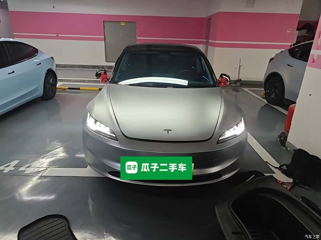 Tesla Model 3, 2025 3