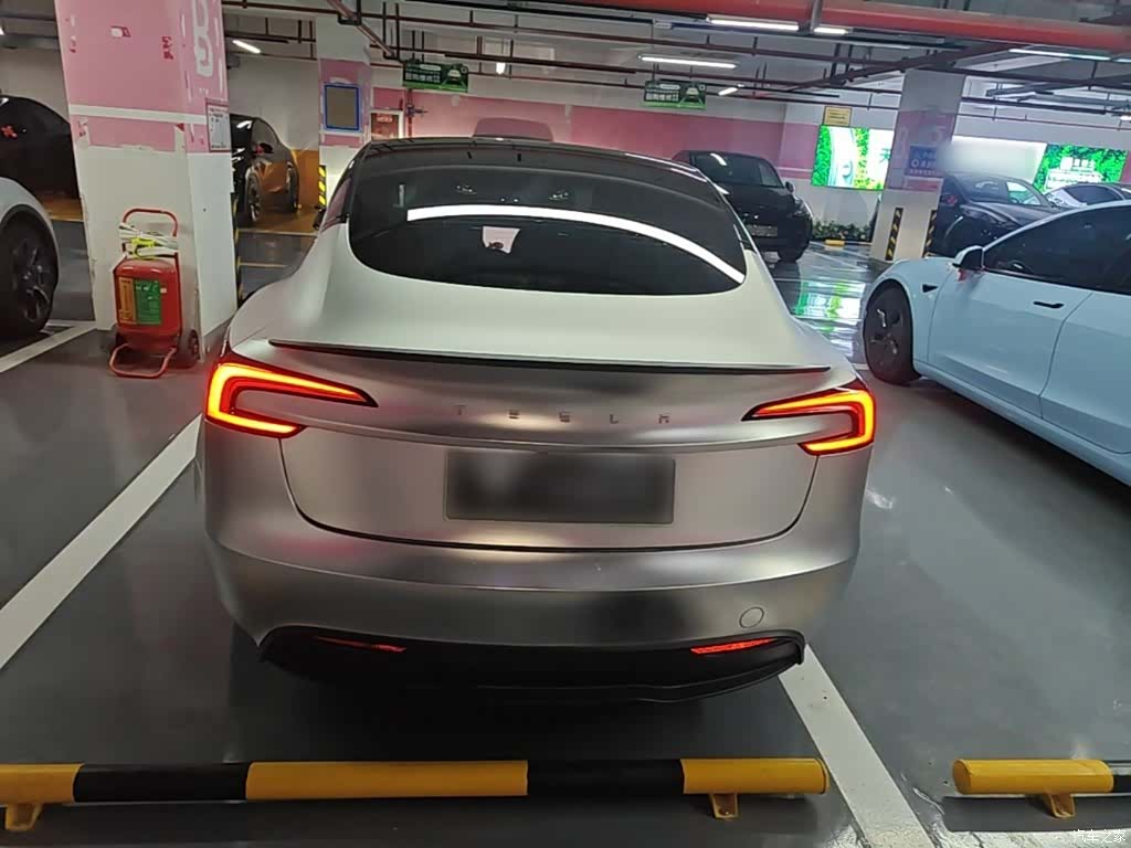 Tesla Model 3, 2025 6