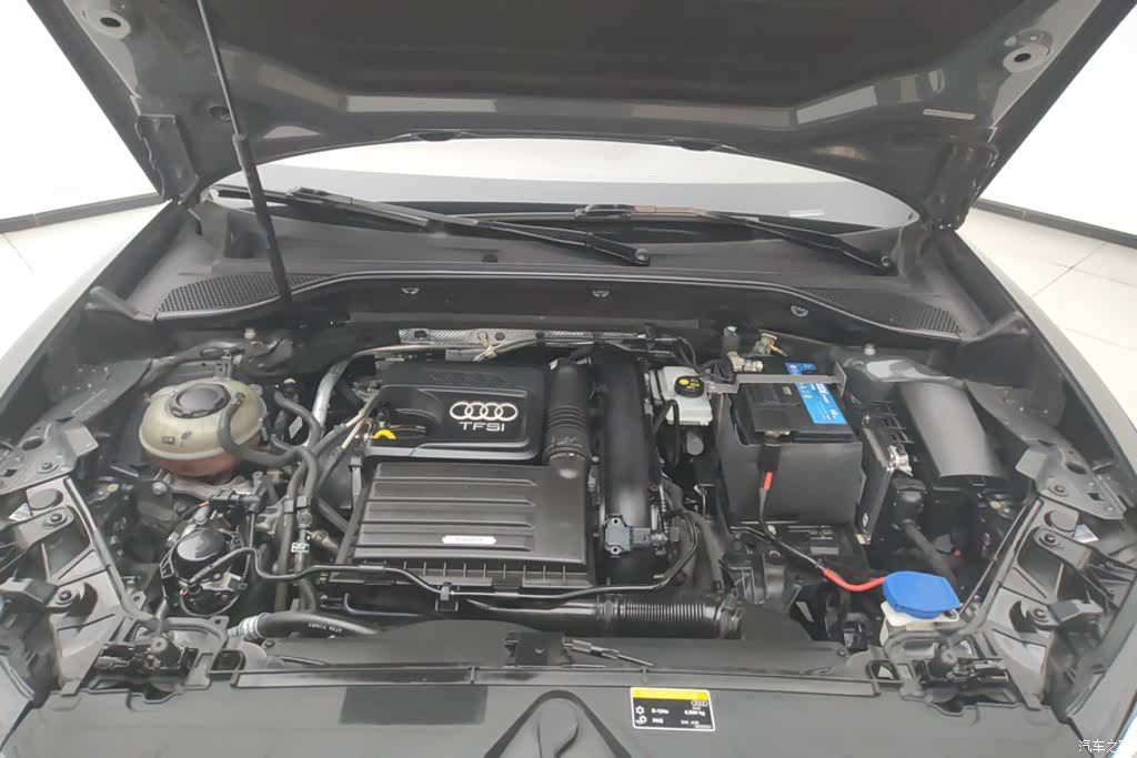 Audi Q2L, 2021 10