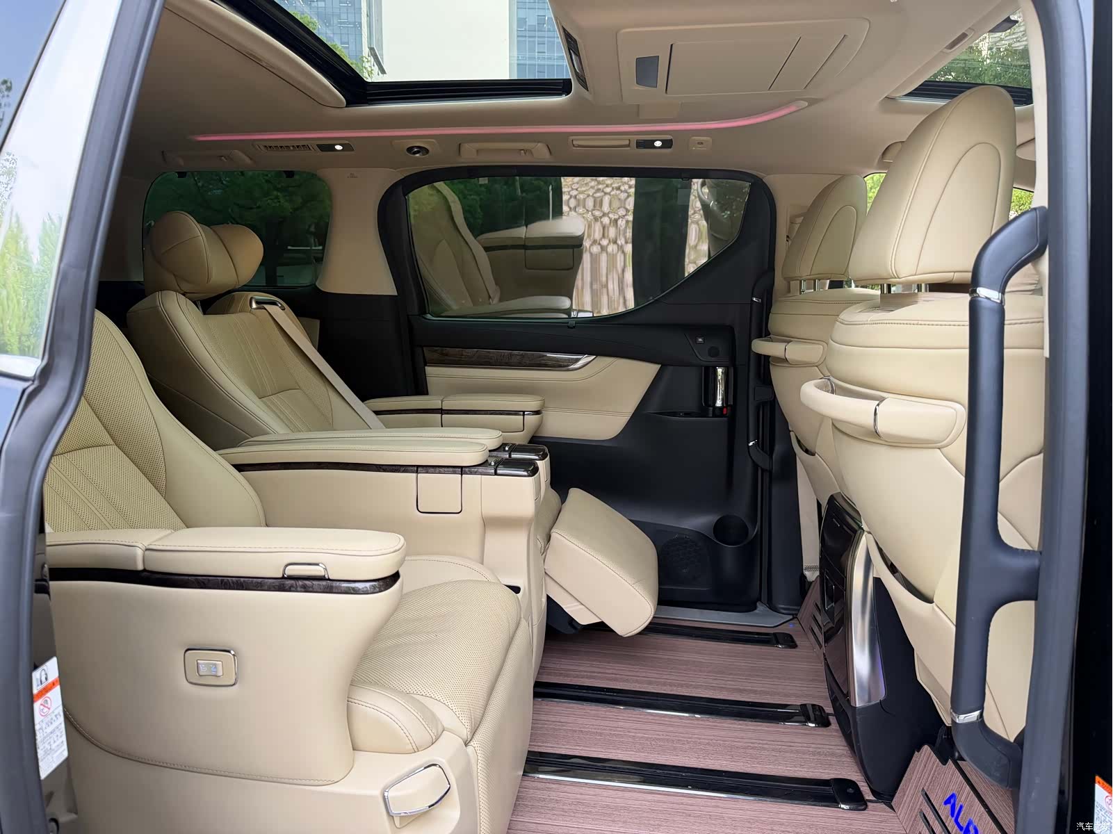 Toyota Alphard, 2021 16