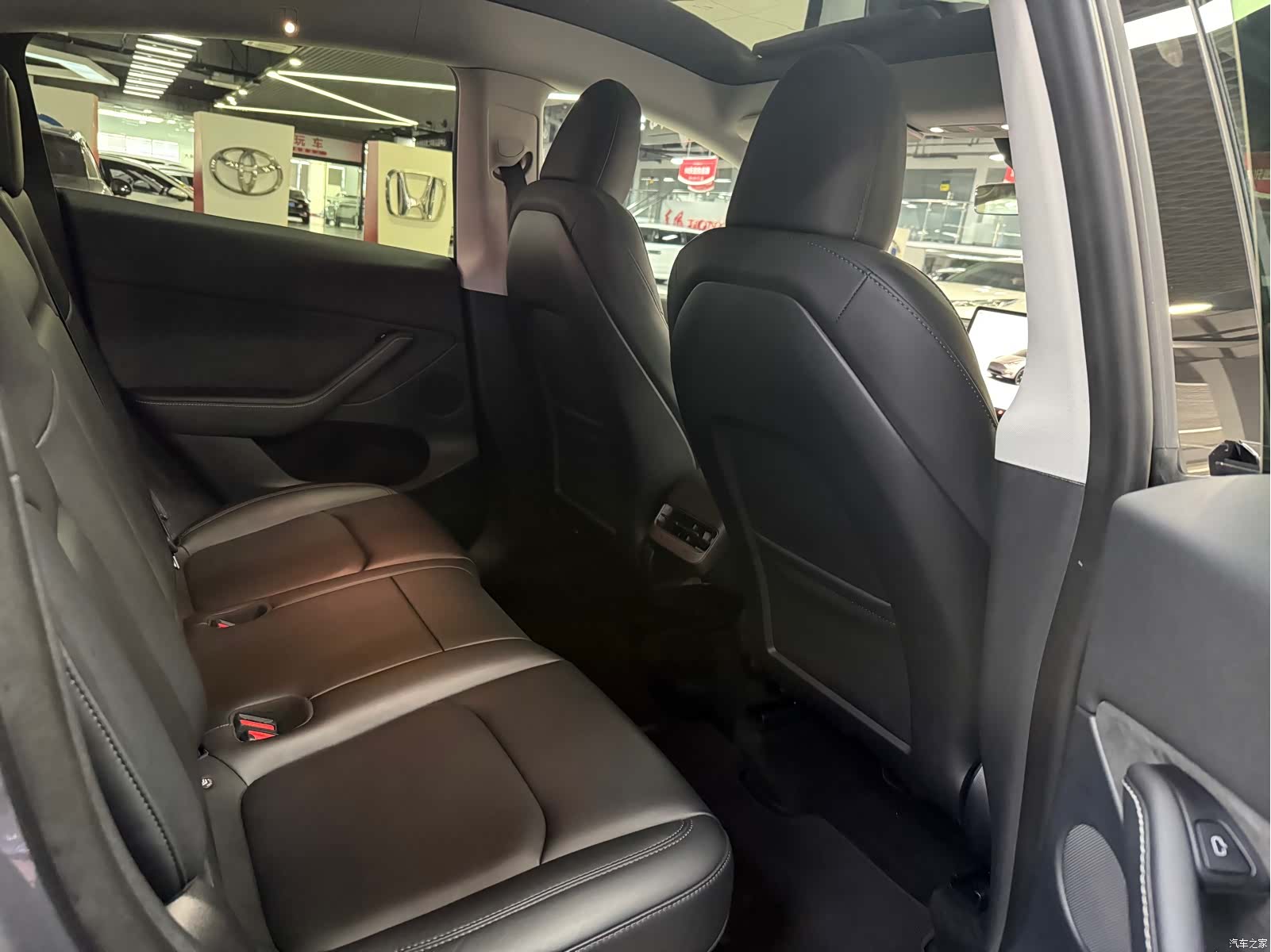 Tesla Model Y, 2024 13