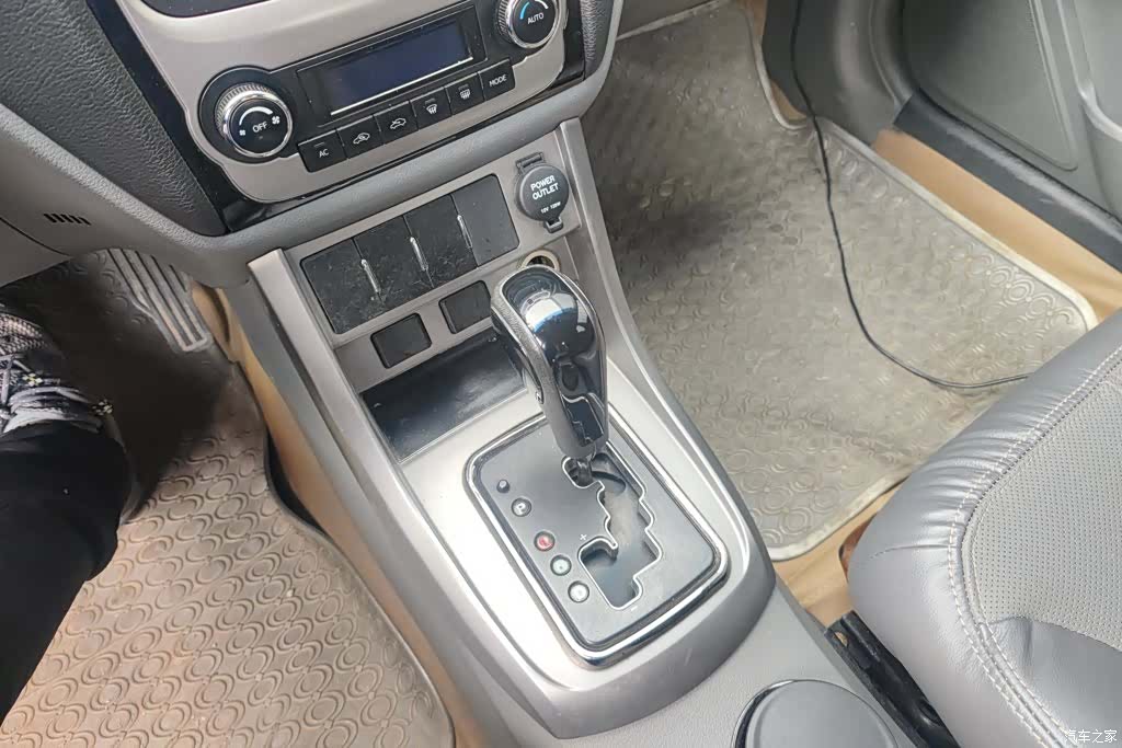 Geely Emgrand, 2012 16