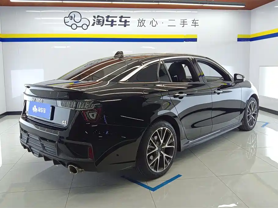 Lynk & Co 03