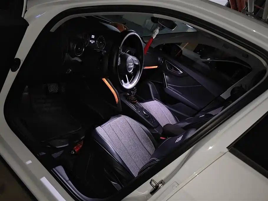 Audi Q2L Audi Q2L