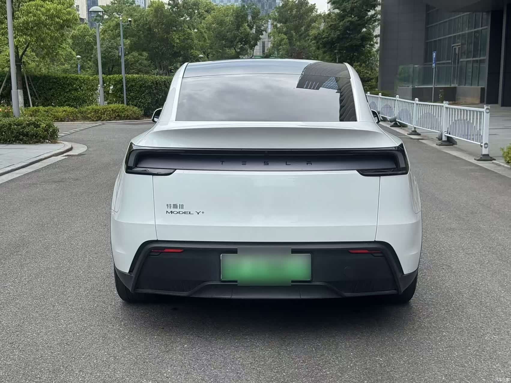 Tesla Model Y, 2025 16