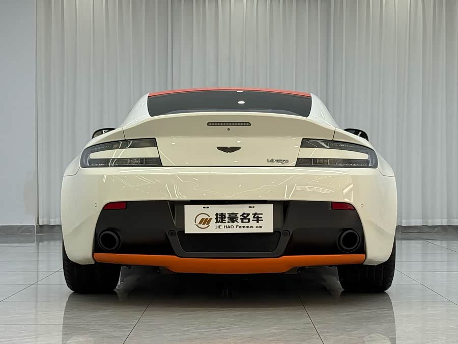 Aston Martin V8 Vantage 2019, фото 9