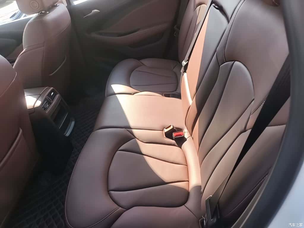 Buick Envision Plus, 2021 13