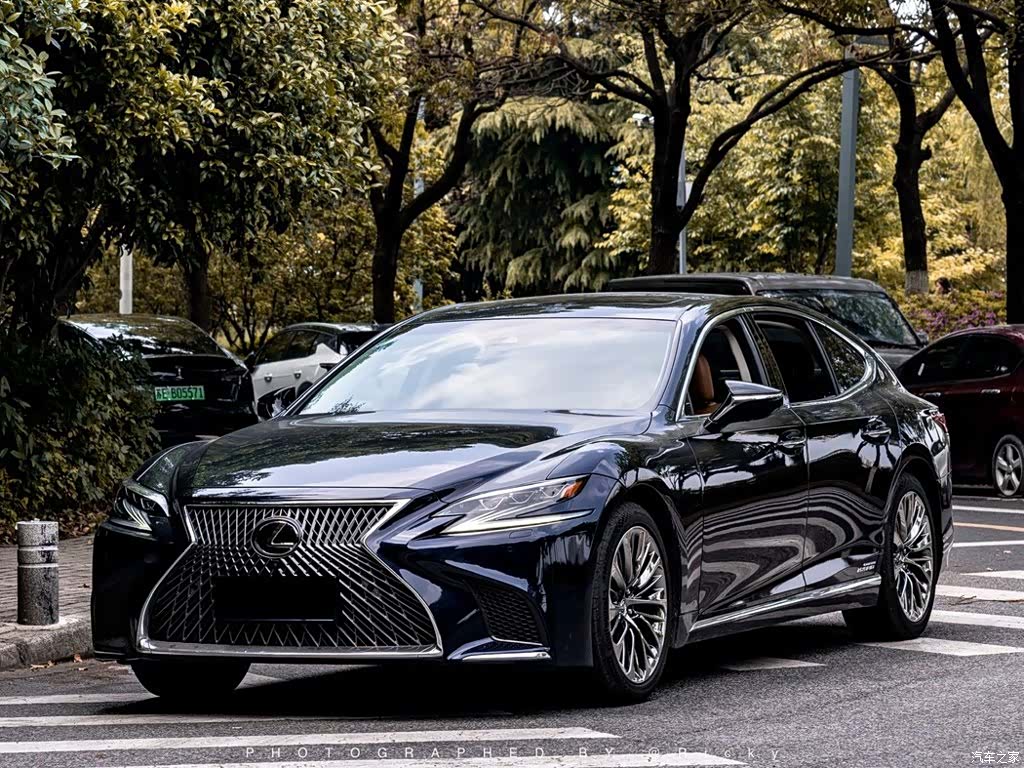 Lexus LS, 2018 1