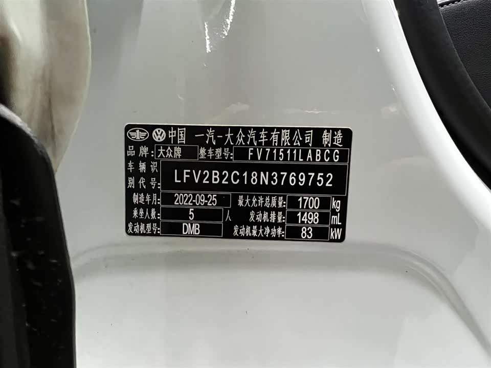 Volkswagen Exploring the shadow