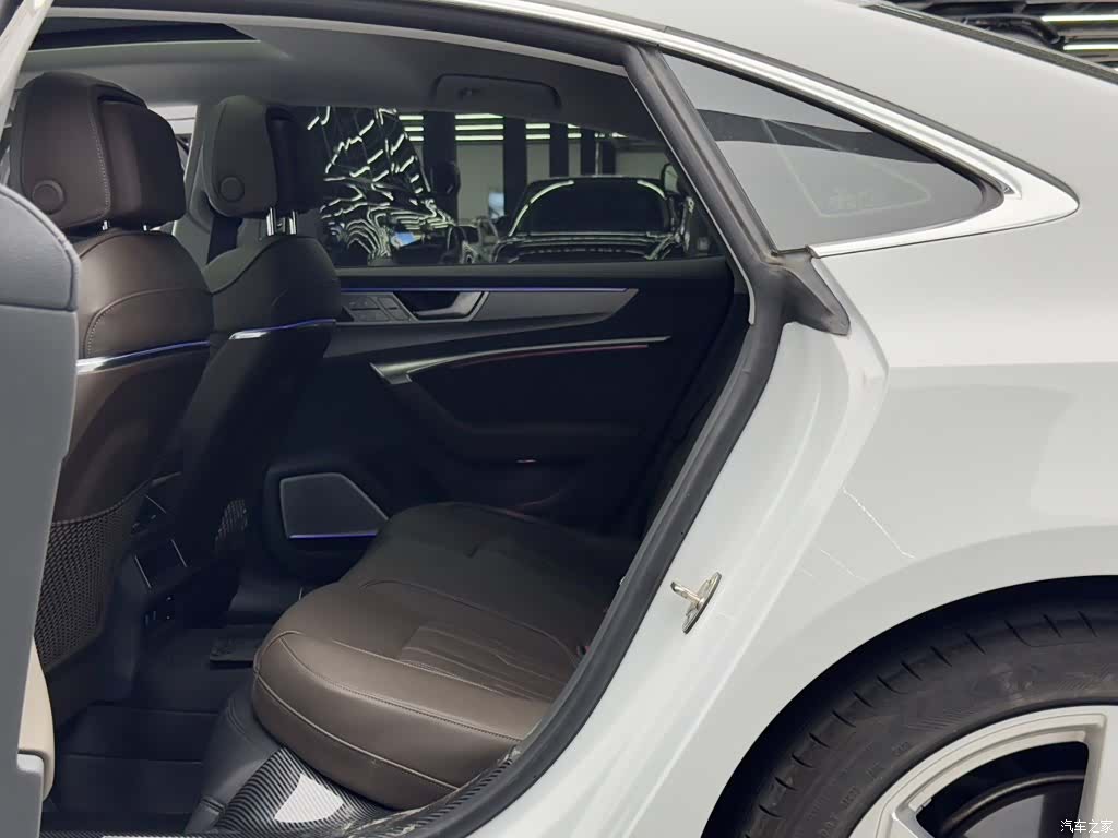 Audi A7L, 2023 9