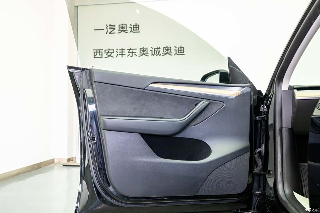 Tesla Model Y, 2023 11
