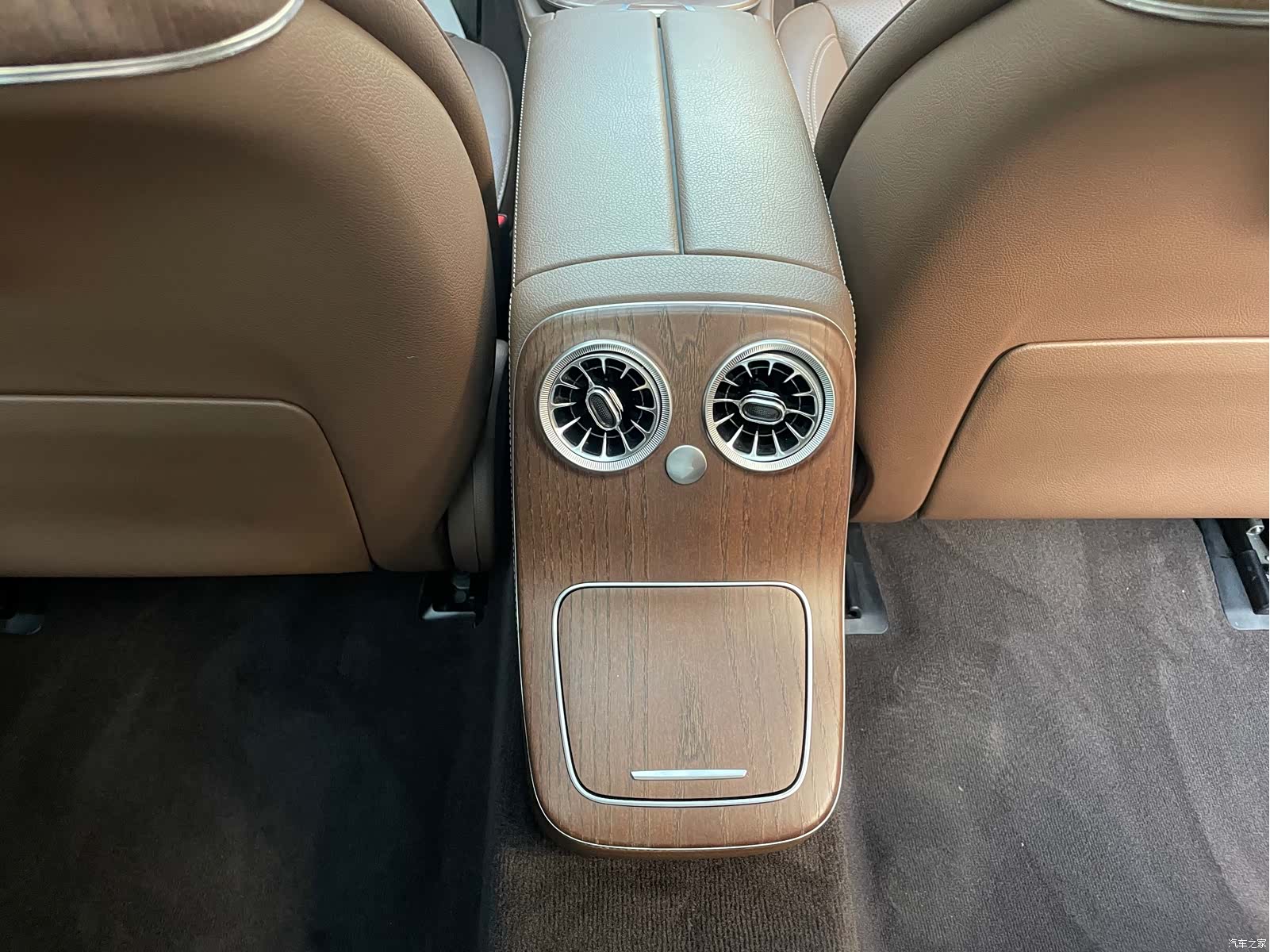 Mercedes-Benz E-Class, 2023 13