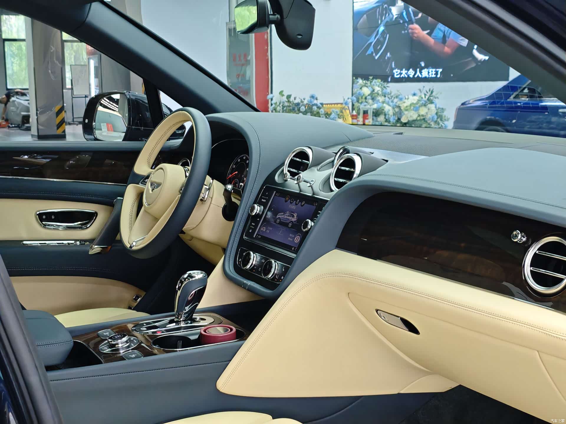 Bentley Bentayga, 2020 9