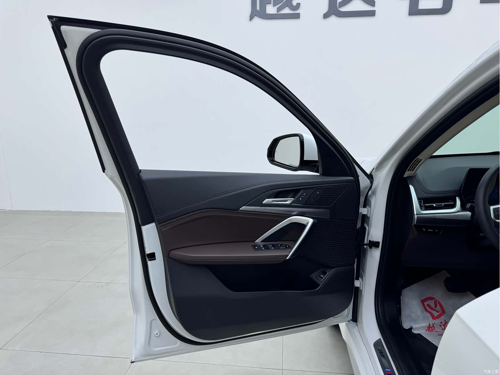 BMW iX1, 2024 4