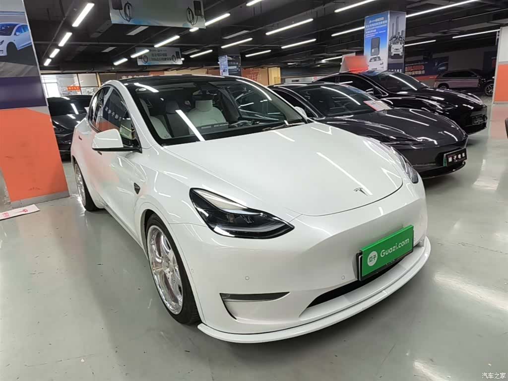 Tesla Model Y, 2023 4