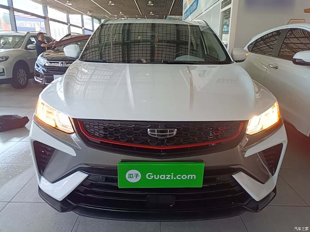 Geely Coolray, 2022 3
