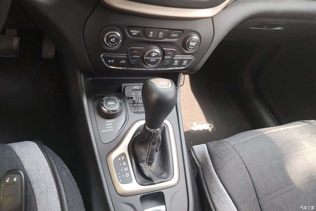 Jeep Cherokee, 2016 16