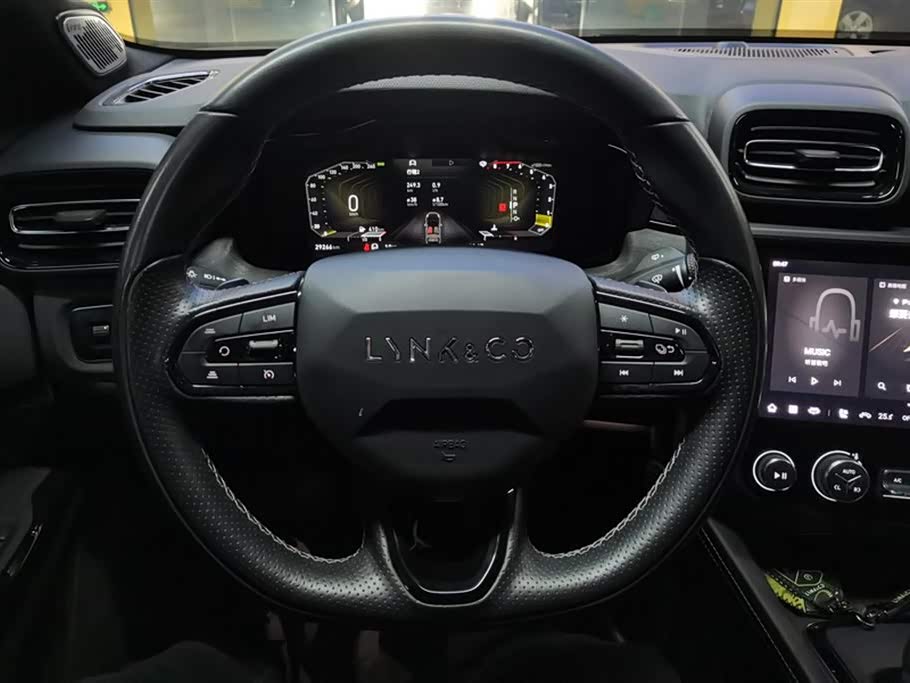 Lynk & Co 03 Lynk & Co 03
