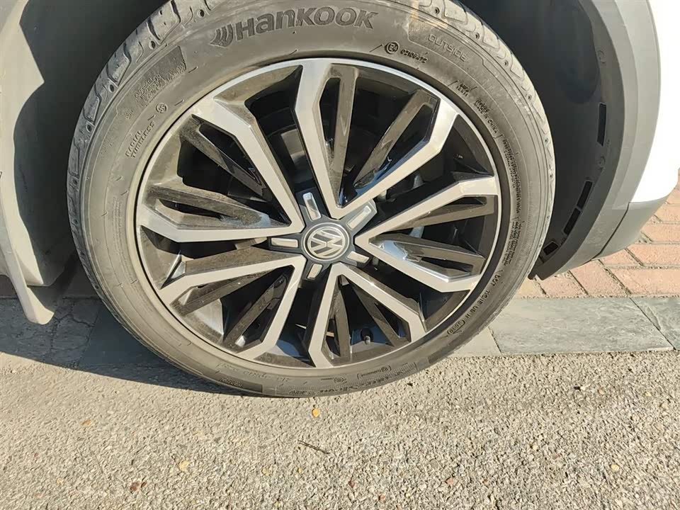 Volkswagen T-ROC exploring Songs