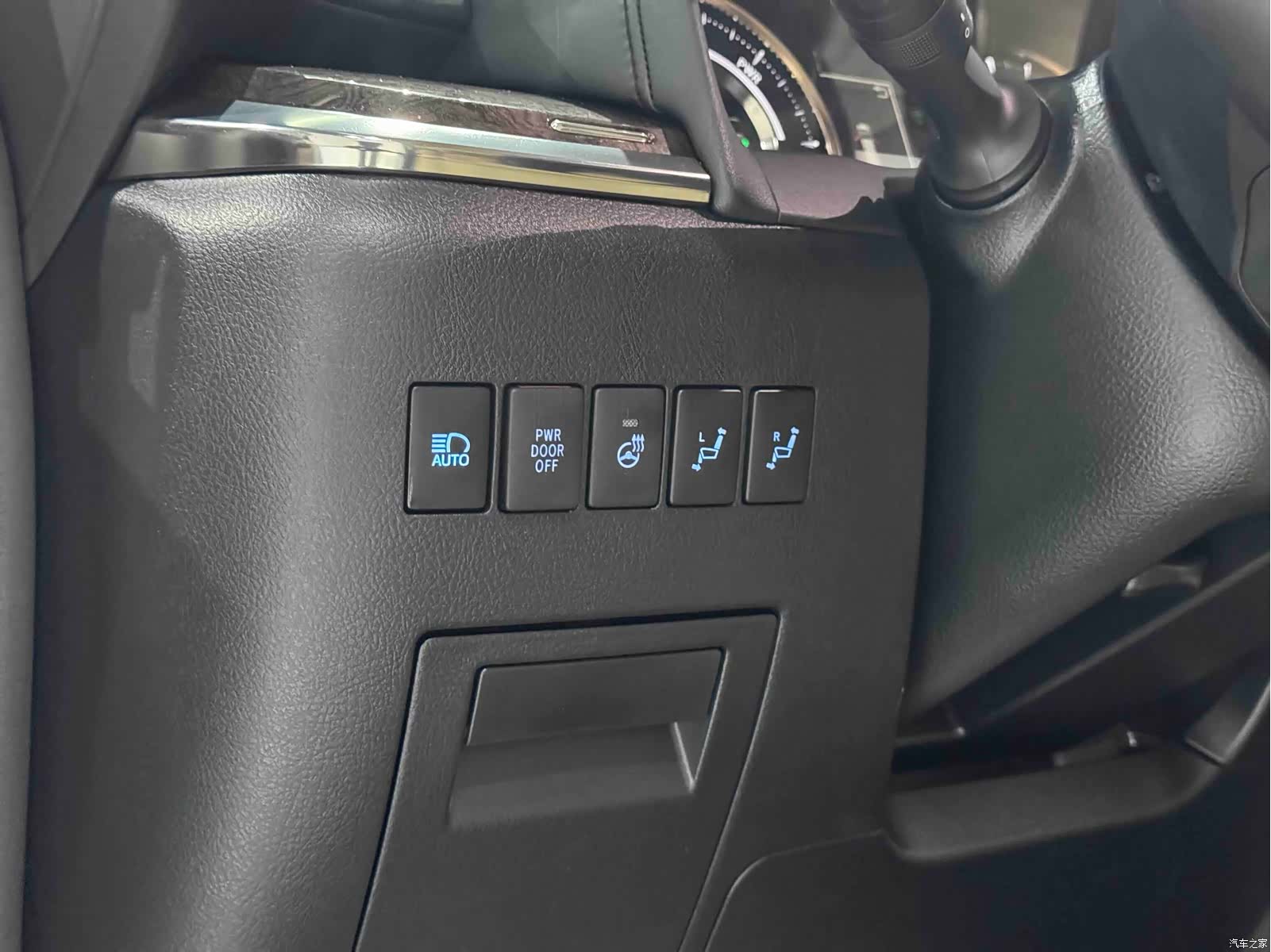 Toyota Alphard, 2021 9
