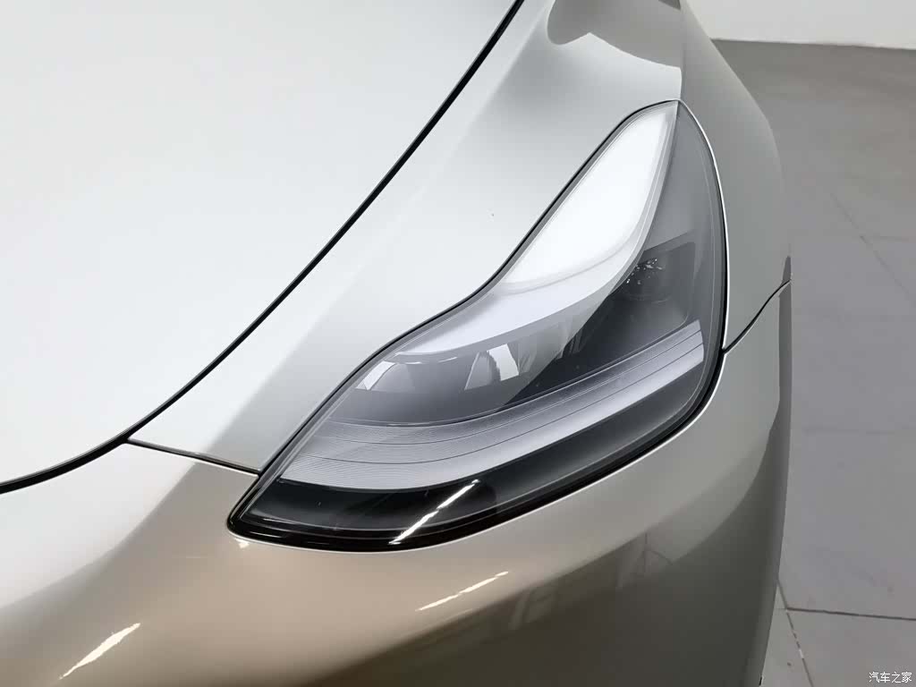 Tesla Model Y, 2024 7