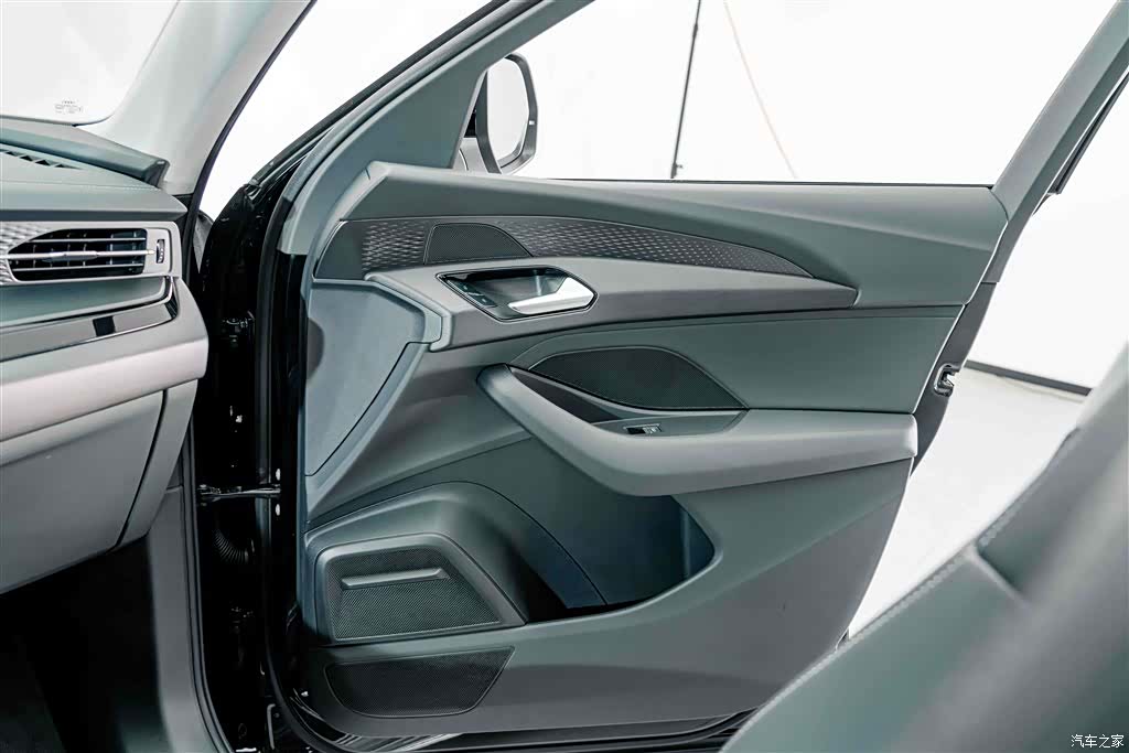 Audi Q6, 2025 13