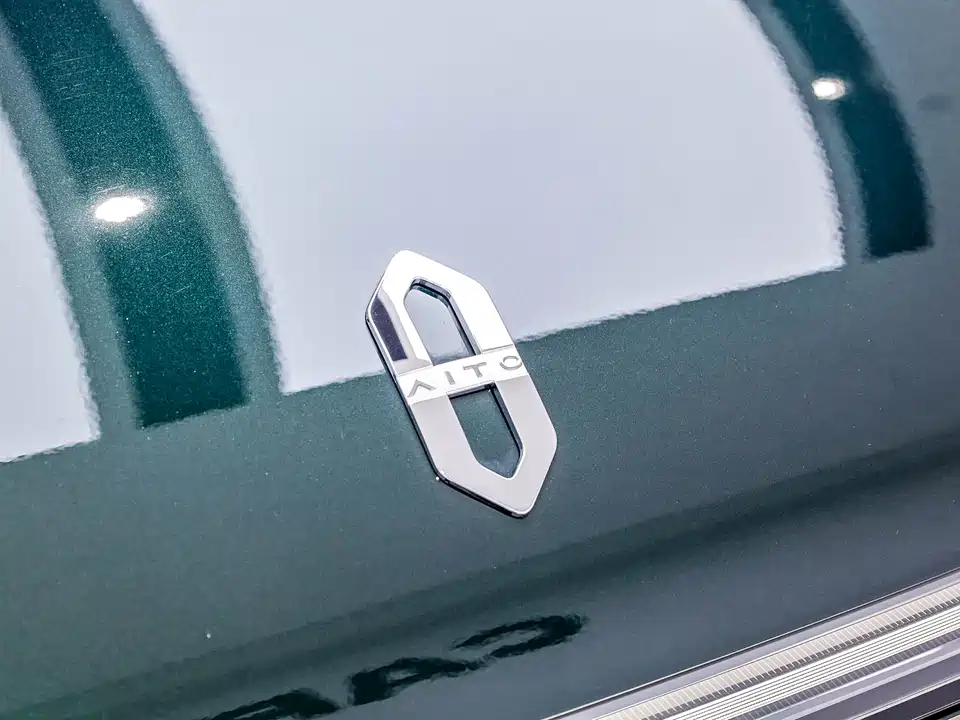 AITO Ask the world M9