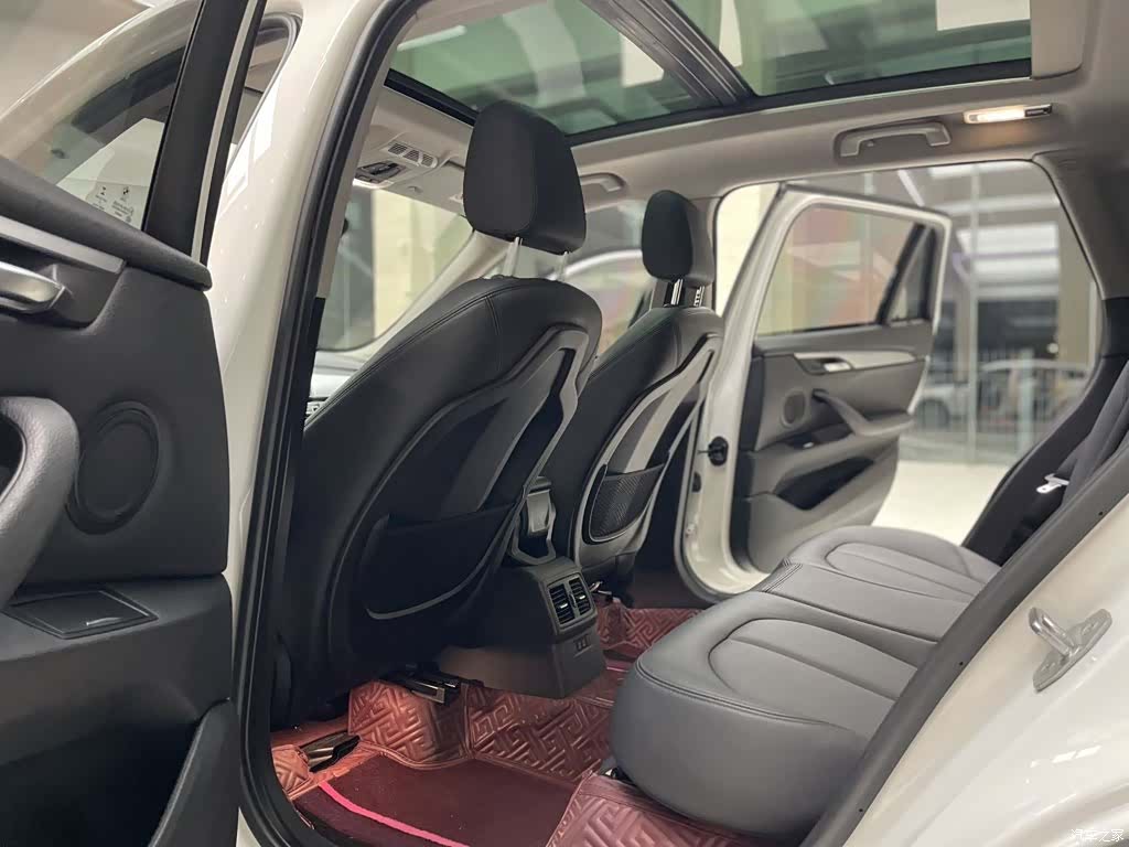 BMW X1, 2019 все фото