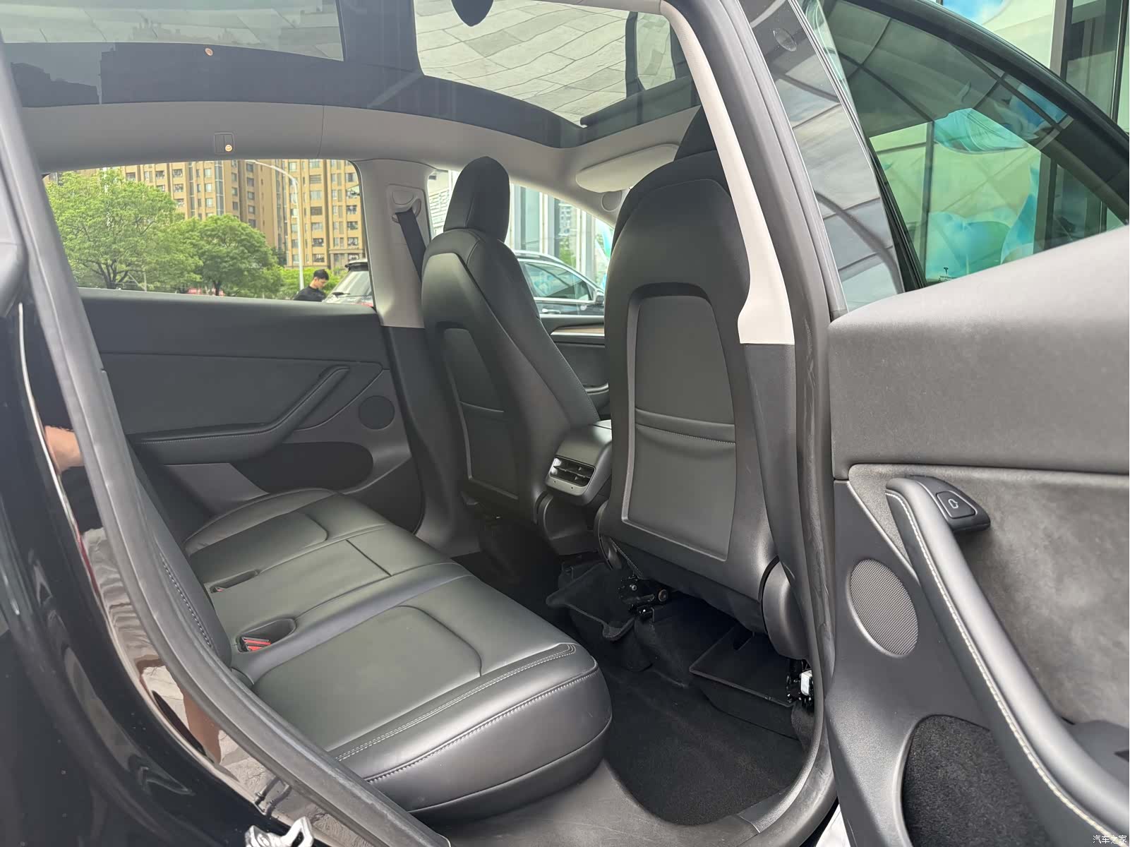 Tesla Model Y, 2021 10