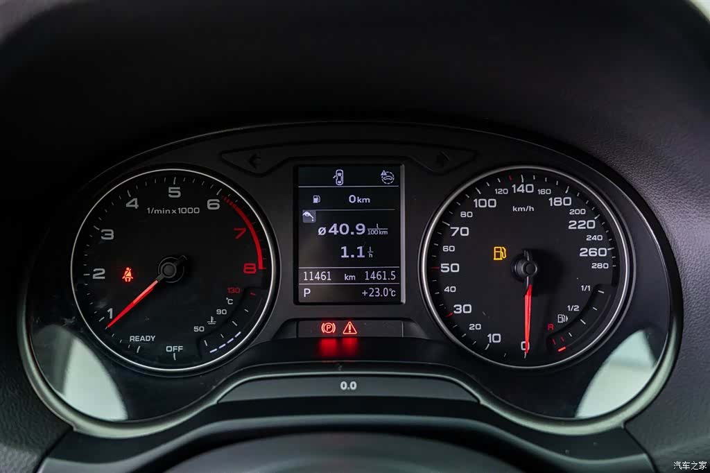 Audi Q2L, 2025 13
